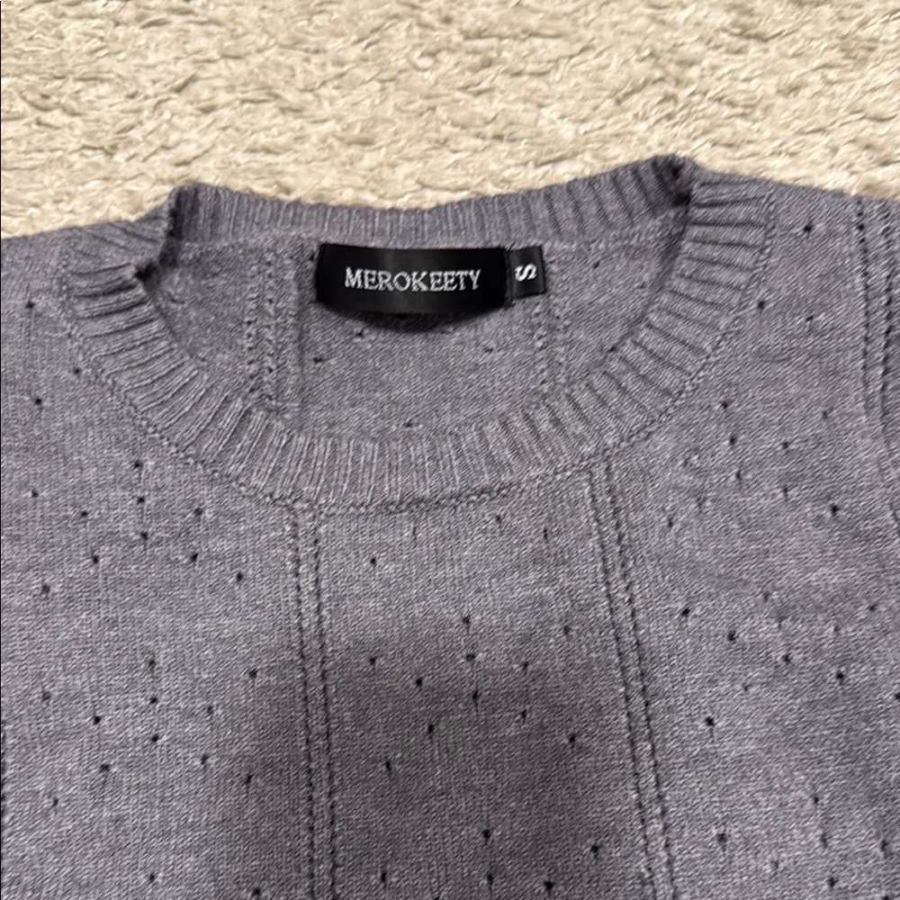 Cozy Gray Sweater with Short Sleeves - Picture 4 of 4